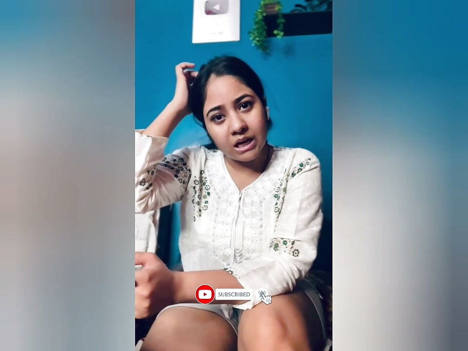 Горещата индийска бхабхи хваща девара си да се мастурбира вкъщи, след което двамата се чукат заедно, индийско порно с мръсни приказки