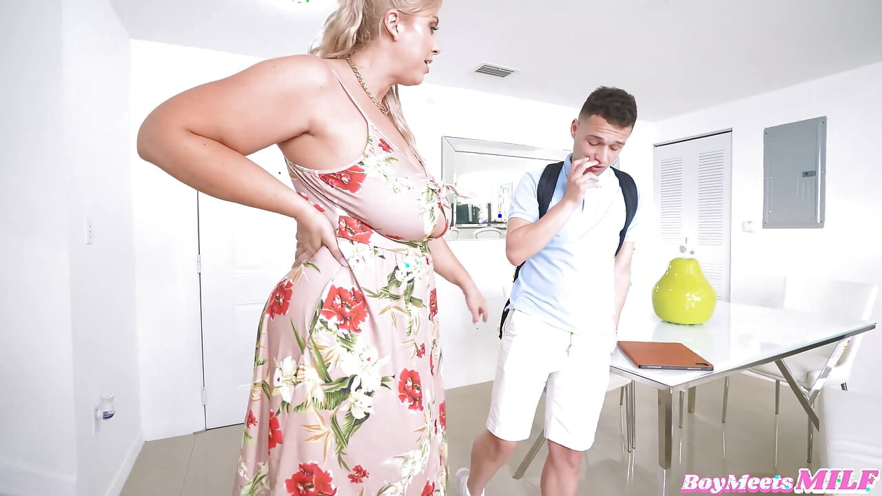 Beautiful busty milf took good care of me after a long day - Lila Lovely Johnny Love