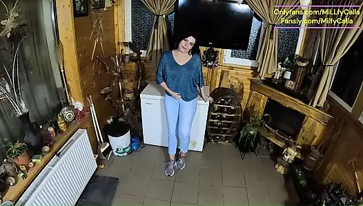 Tante sange lagi asik menggoda pov Cewek sange dengan toket besar lagi asik muasin memeknya pakai mainan seks solo