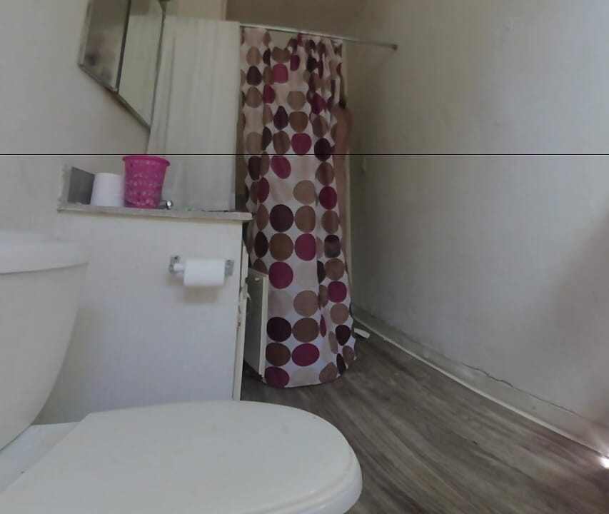 Lizzy Yum VR rujan 2025. Masturbacija u analnom kupanju s širenjem #3