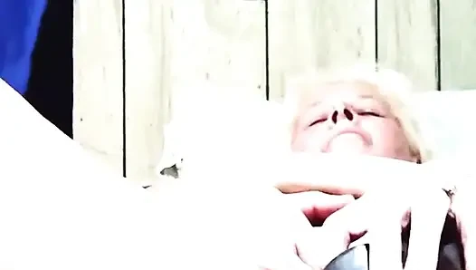 Nur ein stück ihres spermas beobachten, wie diese dicken hintern schütteln