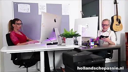 Bekerja terlambat dengan bintang Belanda Ivey