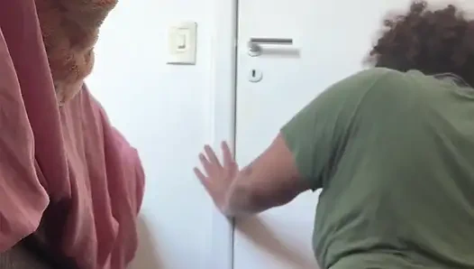 Пухлая мокрая мачеха