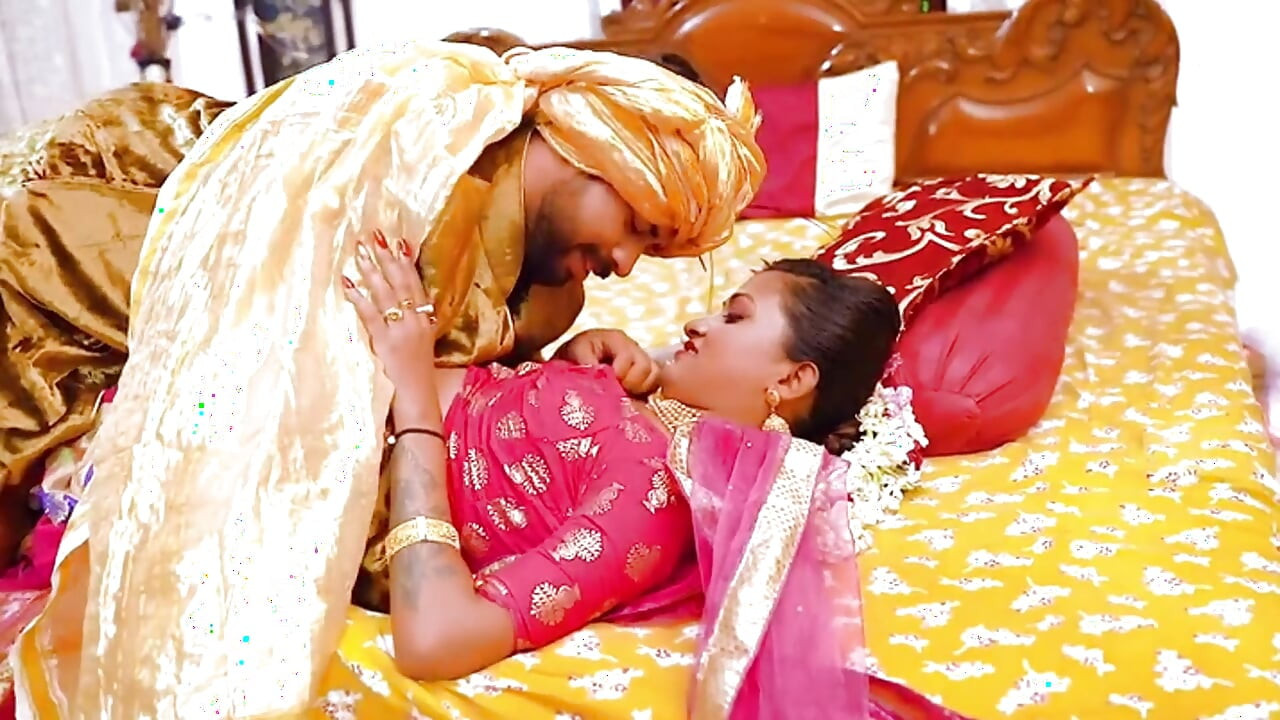 Raja ne naukrani ko sona dekar khusi khusi chod diya