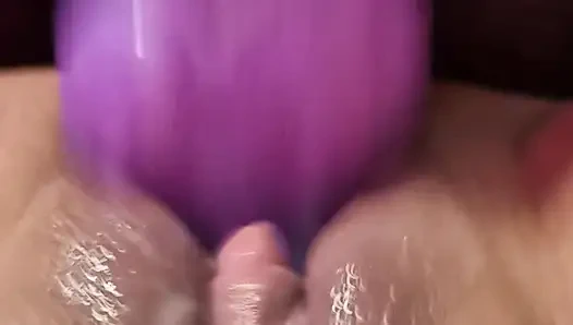 Gevşek amcıklı fahişe makineyle sikiliyor