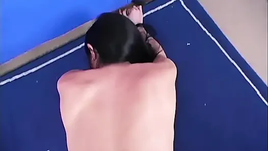 Model rambut panjang amatir melakukan porno