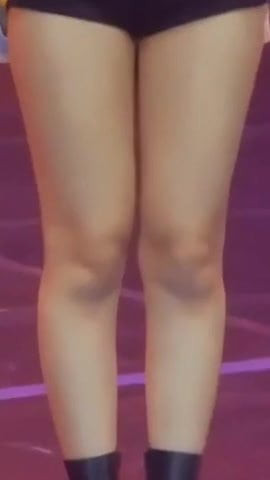 Rendiamo omaggio alle gambe sexy della dea di Jennie