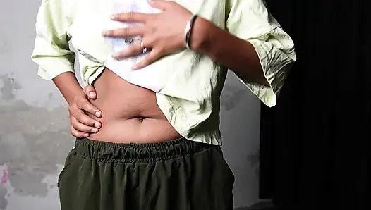 Seorang ibu rumah tangga cantik desi dientot dua pria dan disetubuhi, disepong