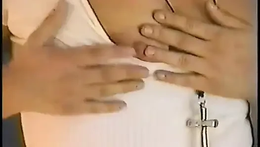 Olgun sarışın dildo kıllı amcığını sikiyor ve sonra beyaz yarağı emiyor