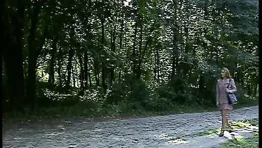 Милфа-блондинка В Лесу Соблазняет Бизнесмена... Трахни Меня Жестко!