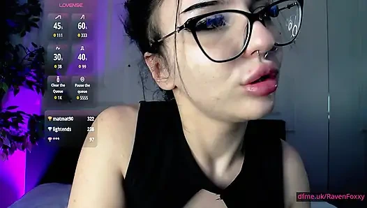 Ravenfoxxy punya kepercayaan diri yang masih ada di kepalamu