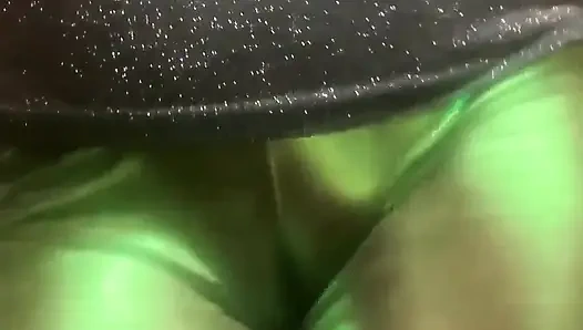 Parlak tayt deve toynağı dansı azdırıyor