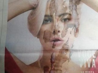 Lady Gaga, cum tribute - publicité dans un journal avec éjaculation énorme