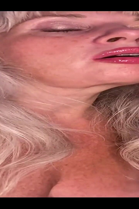 Kekasih ibu tiri dapat ciuman