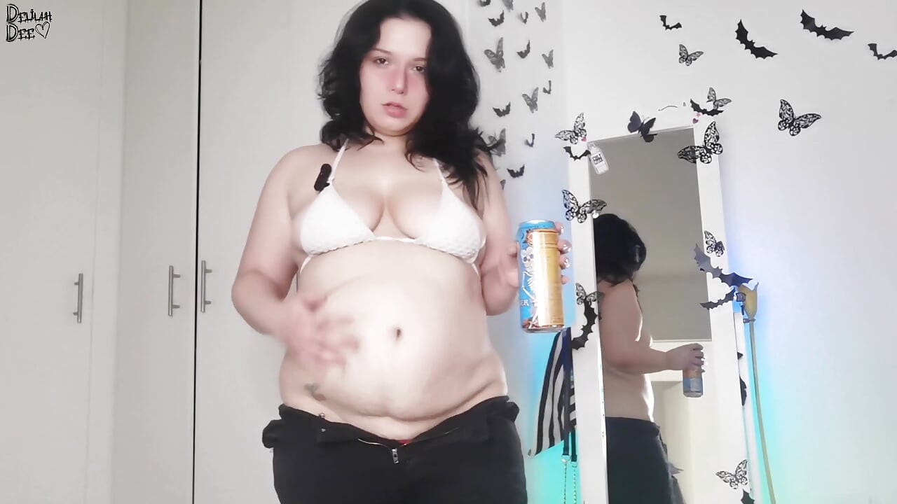 Alt Girl Asmr 打嗝，大臃腫的肚子抖動