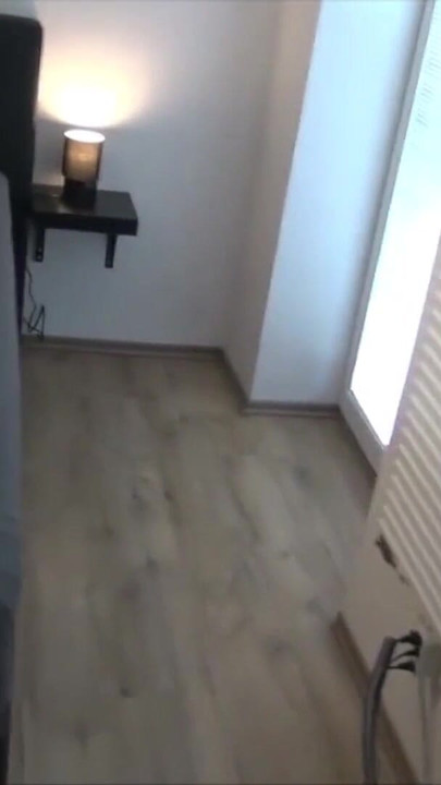 רגע חובה מתוך "נערה בווארית מזדיינת ומלקקת את בעל הבית כדי להשיג את הדירה"