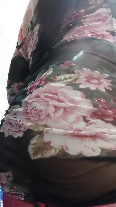 妖蜂伸出尾巴跑腿