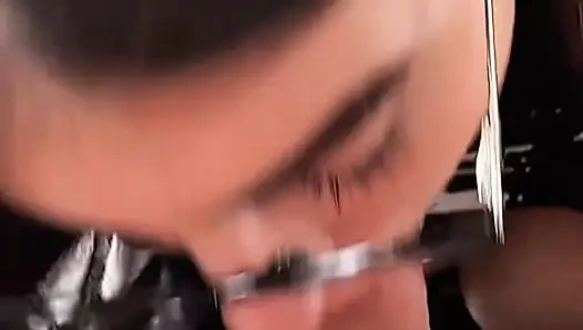 HEIßEs teen 18+ brünette gibt hardcore, schlampigen blowjob, bis mein schwanz nicht mehr in pOV nehmen kann