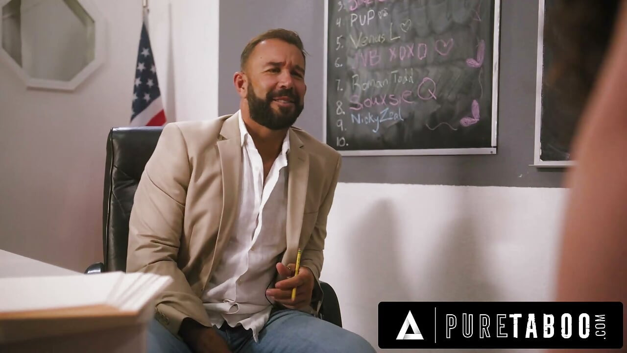 PURE TABOO Očajne lezbejke Pixie Smalls i Myra Moans puštaju perverznog profesora da ih jebe kako bi zaustavile nasilnika