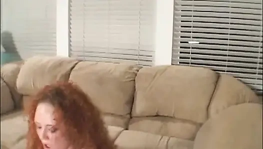 Omg! Rothaarige Mit Kurvigem Körper Wird Von Einem Typen Im Schlafzimmer Hart Gefickt