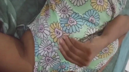 Heiße stiefschwester mit dicken möpsen vom dildospiel ihres stiefbruers