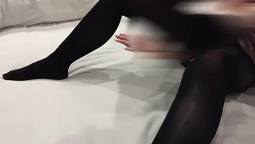 69'da ağzımda bir yarak tutmak için yapılırken cunnilingus tarafından boşaltıldım. Parlak külotlu çorap seni heyecanlandırıyor mu?