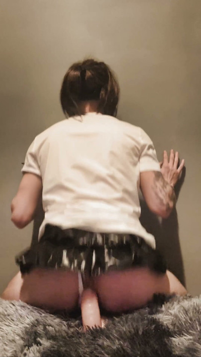 Bunnytrav has fun with his big ass