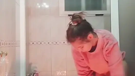 Kız arkadaş duşta