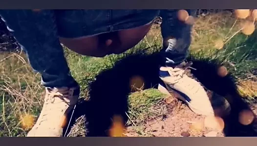 Pisi az utcán