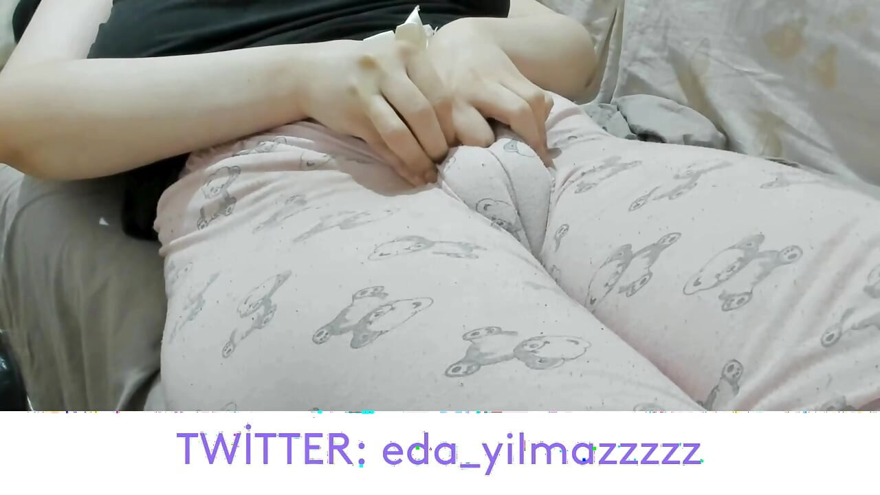CAMEL TOE- PUFFED PUSSY- SWOLLEN PUSSY- BIG PUSSY- TURKISH MILF- TURKISH PORN- PAJAMAS