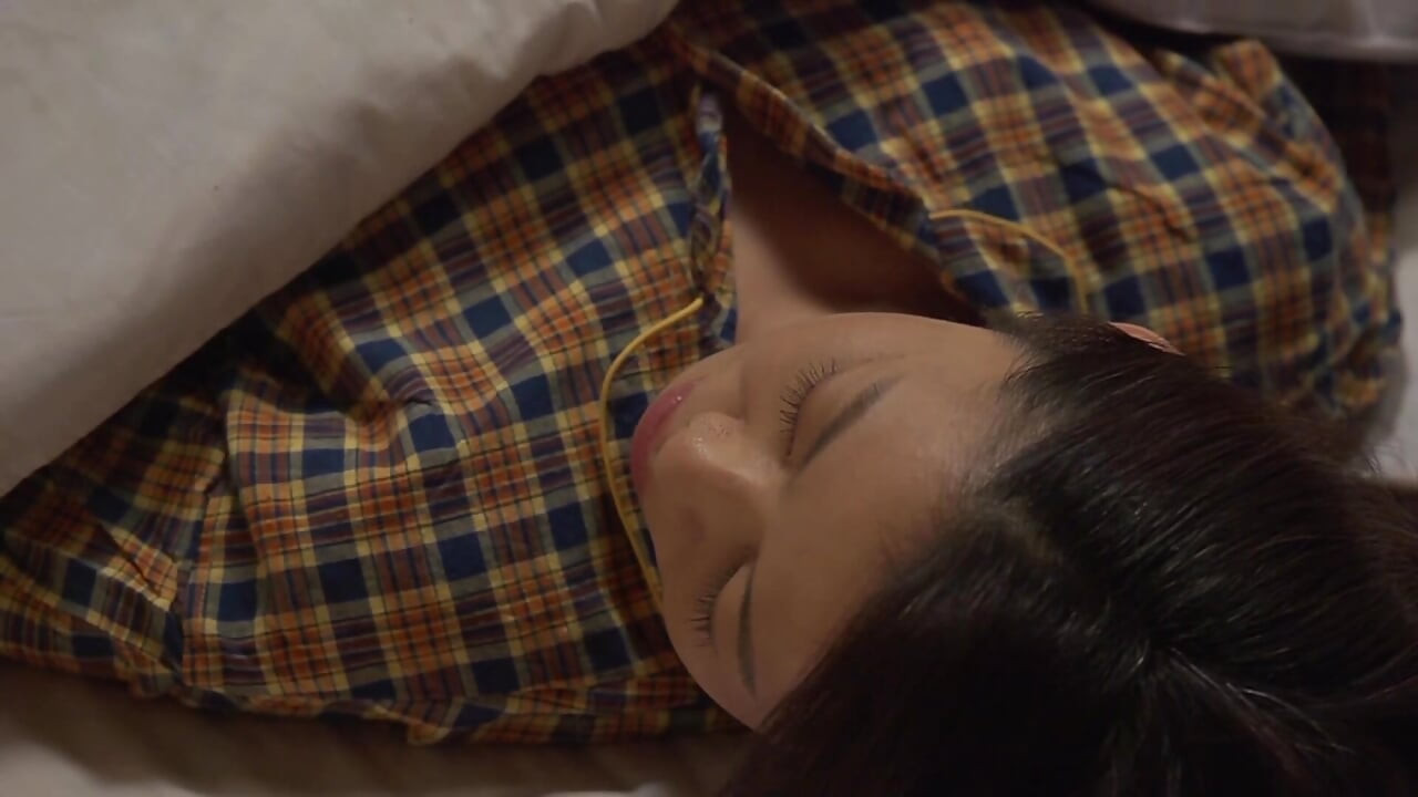 A180F10 Mom is an AV actress!? Her beloved son is driven by a randomly discovered erotic video of her mother! Forbidden sex that falls between reason and pleasure!