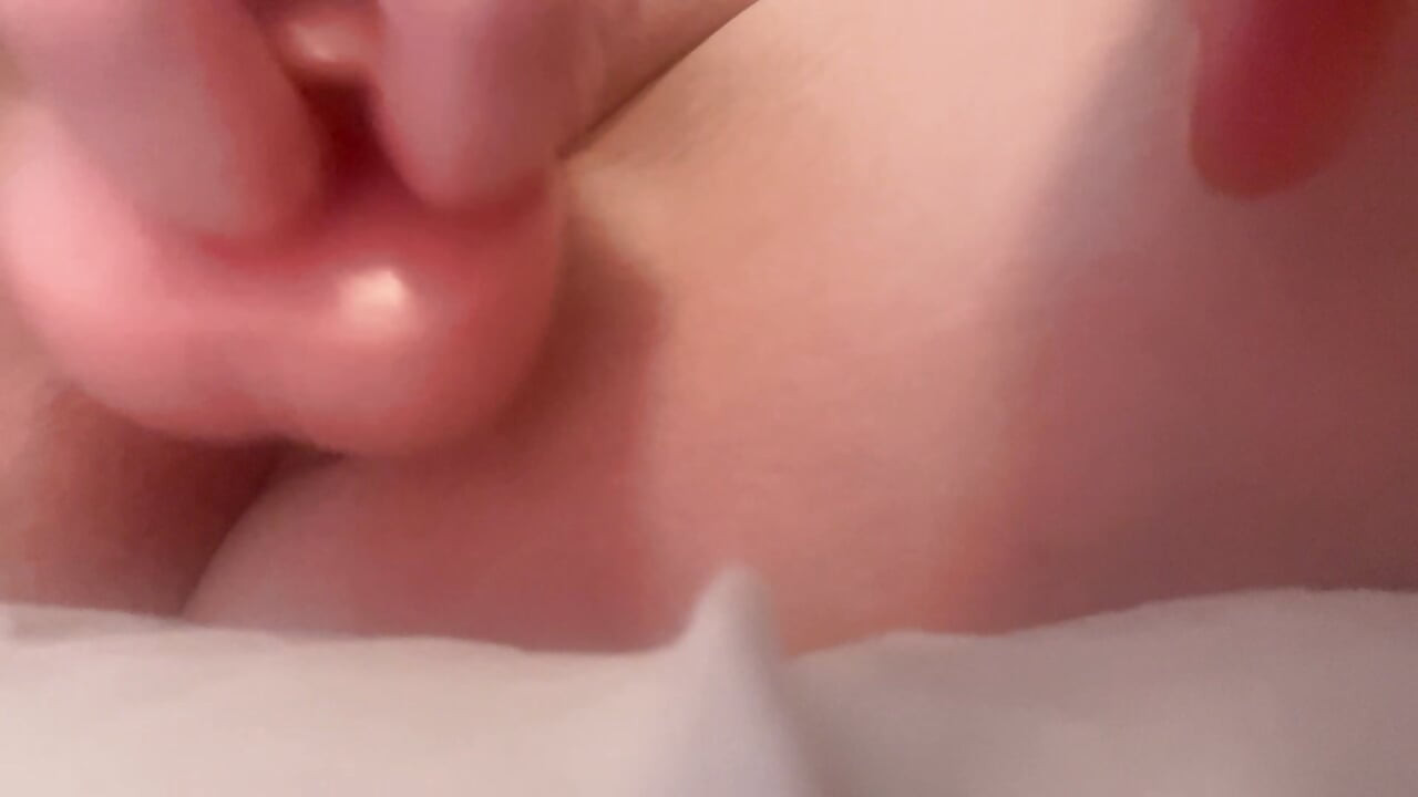 Naughty girl pleasures ass and pussy at home alone