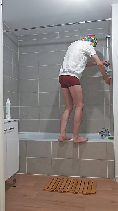 I'm cleaning my bathtub (episode 2)