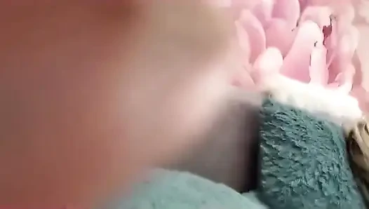 Güzel olgun evli Moskovalı bayanın en seksi kaygan amıyla sert oyunlar.!. ))