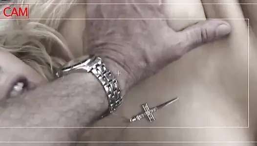 Sapık üçlü grup seks sahne 3_sexy sarışın iki yarak ağzına boşalırken filme alındı