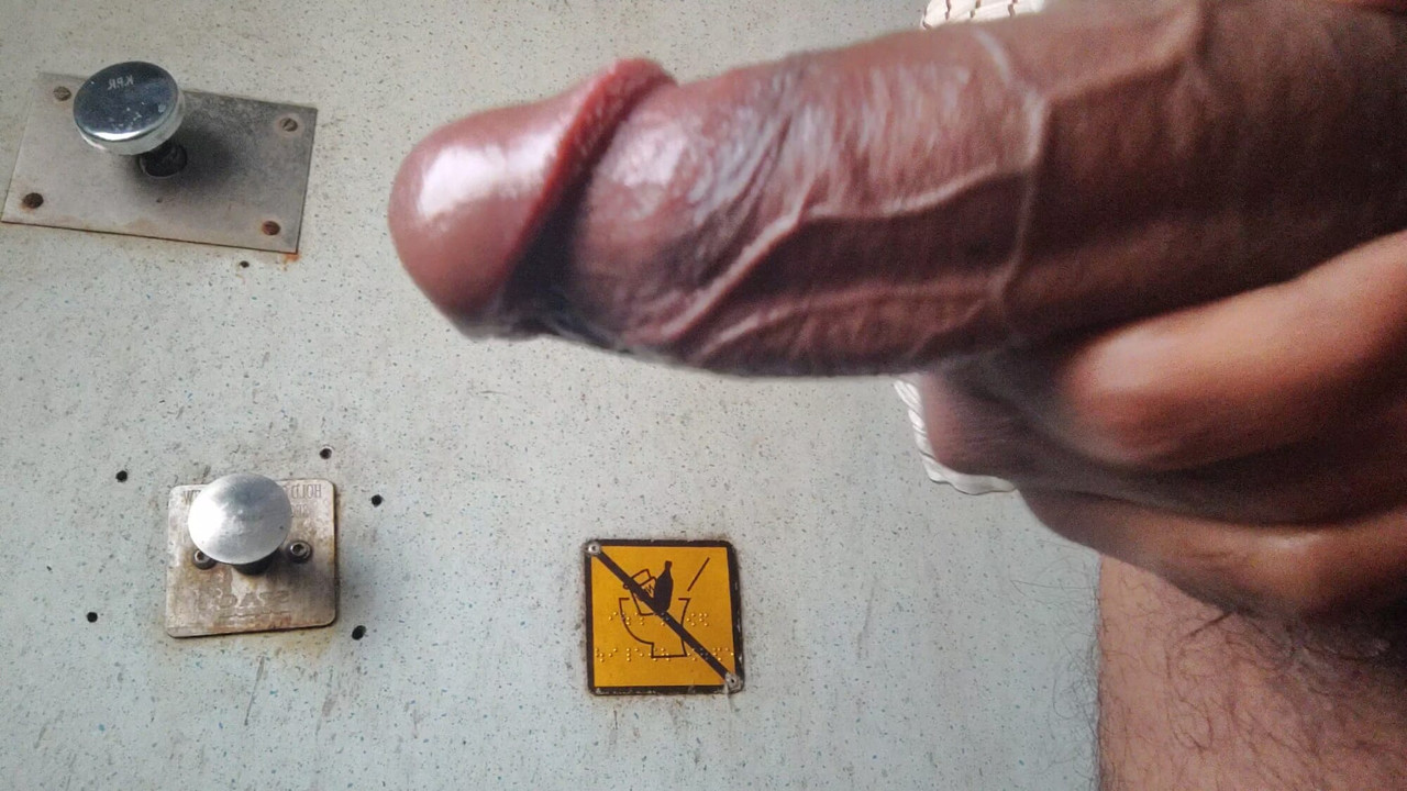 Train me masterbate kar liya bhabhi aunty ko dekh ke.