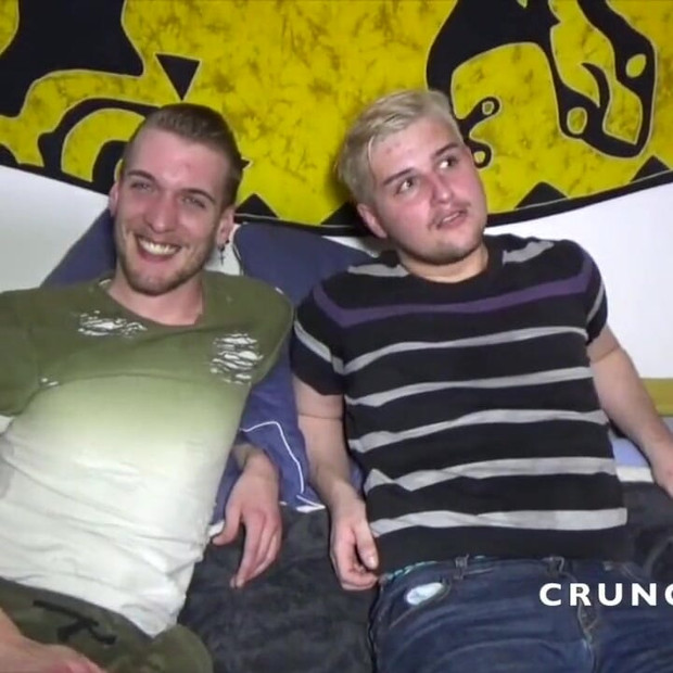 ラファエルはセックスの屈辱のために邪悪なによって生で犯さ