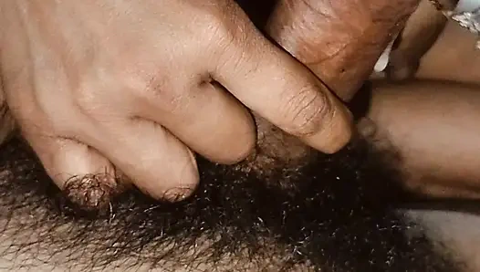 Kakak ipar tetangga menumpahkan air mani di mulutnya