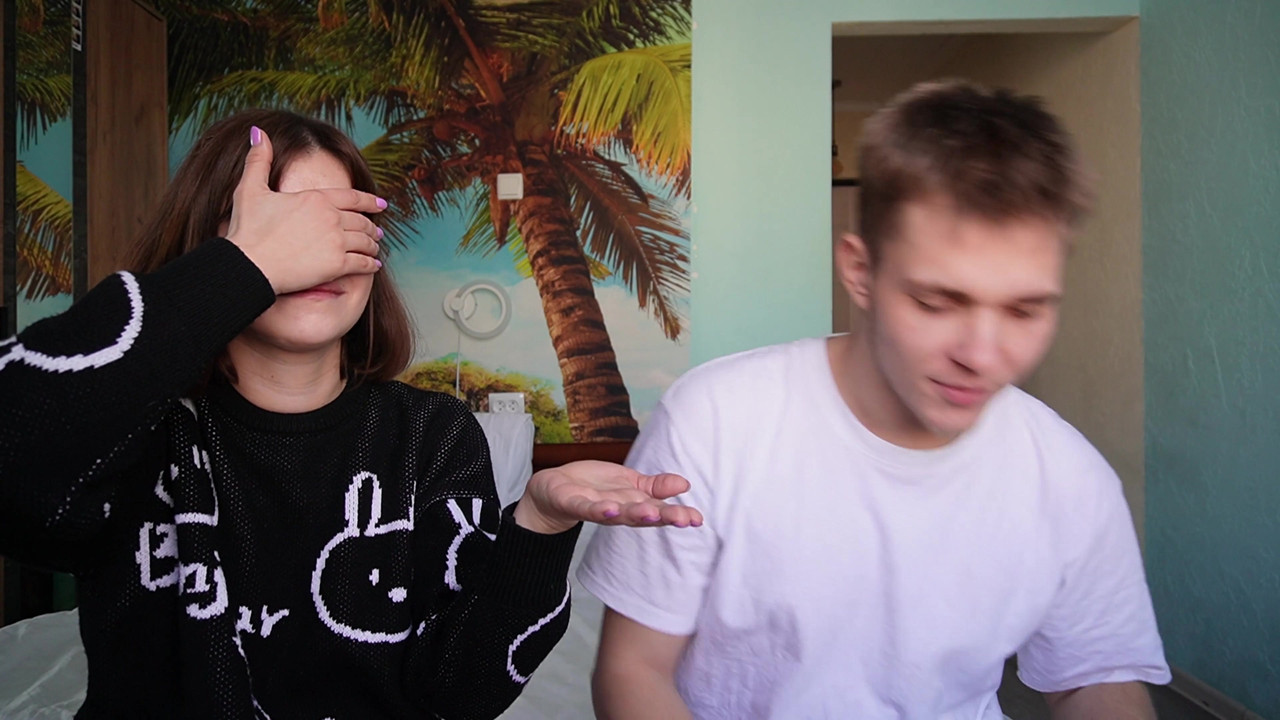 流行的在线游戏在视频博客期间变成继兄弟和继妹之间的性爱