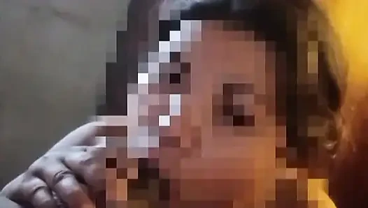 Sie lutscht meinen schwanz, bis alles trocken ist