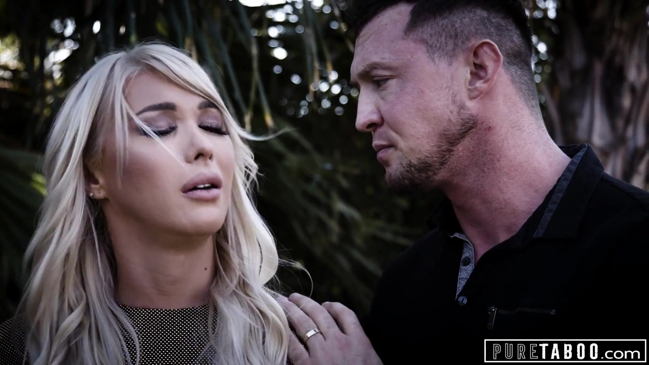 純粋なタブー、セクシートランスガールが悲しみの男をやる