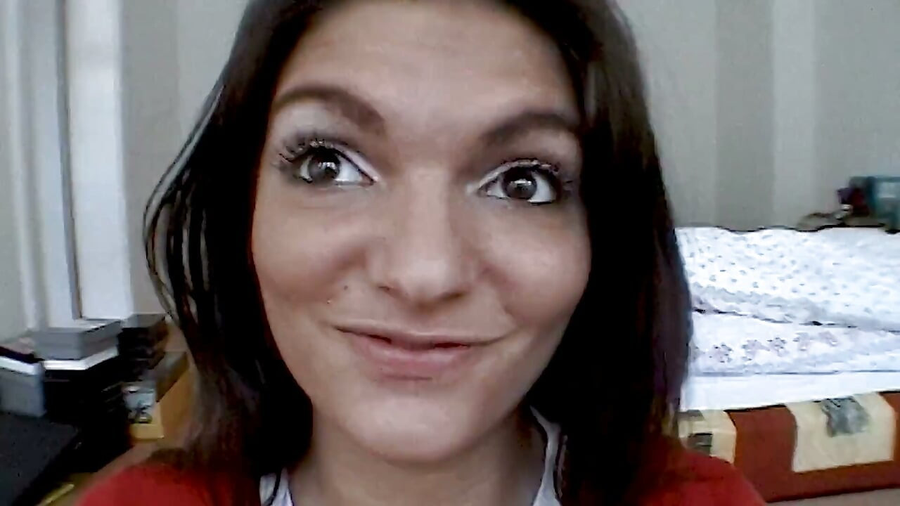 Brunetka šuká manželku olizuje silný penis tvrdě