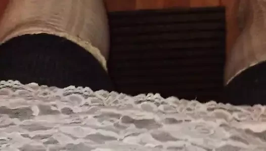 külotlu çorap içinde ev hanımıyım ve kapalıyım