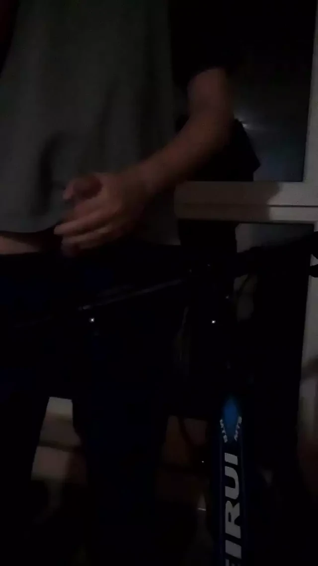 I like to jerk off on the landing