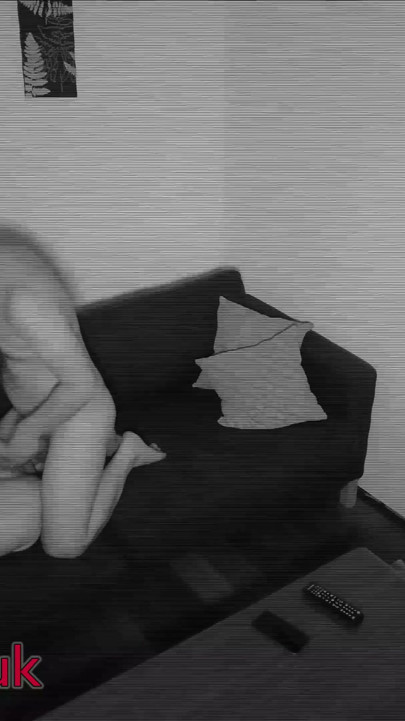 Британска ученичка бива изчукана здраво и покрита с огромен товар | Клип 2