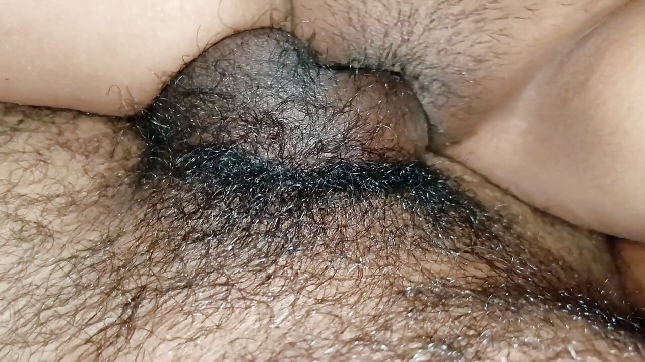 Quem quer assistir ao vídeo emocionante do seu Bithi Bhabi favorito, com tesão e sexy? Deixe-nos saber nos comentários parte 3