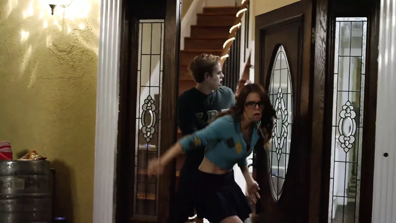 男女同校和僵尸 Stner - 裸体场景