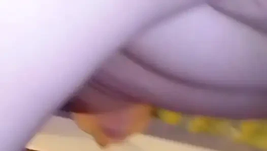 Ich öffne die Muschi zu meinem großen Arsch mit ihrem Dildo – was für eine köstliche Muschi sie hat – und sie spritzt