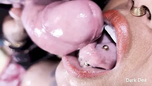 Рожденная, чтобы сосать! Я обожаю, когда мой рот заполняют огромные члены!