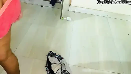 Dia ejakulasi muatannya dari kontolnya di seluruh wajahnya.